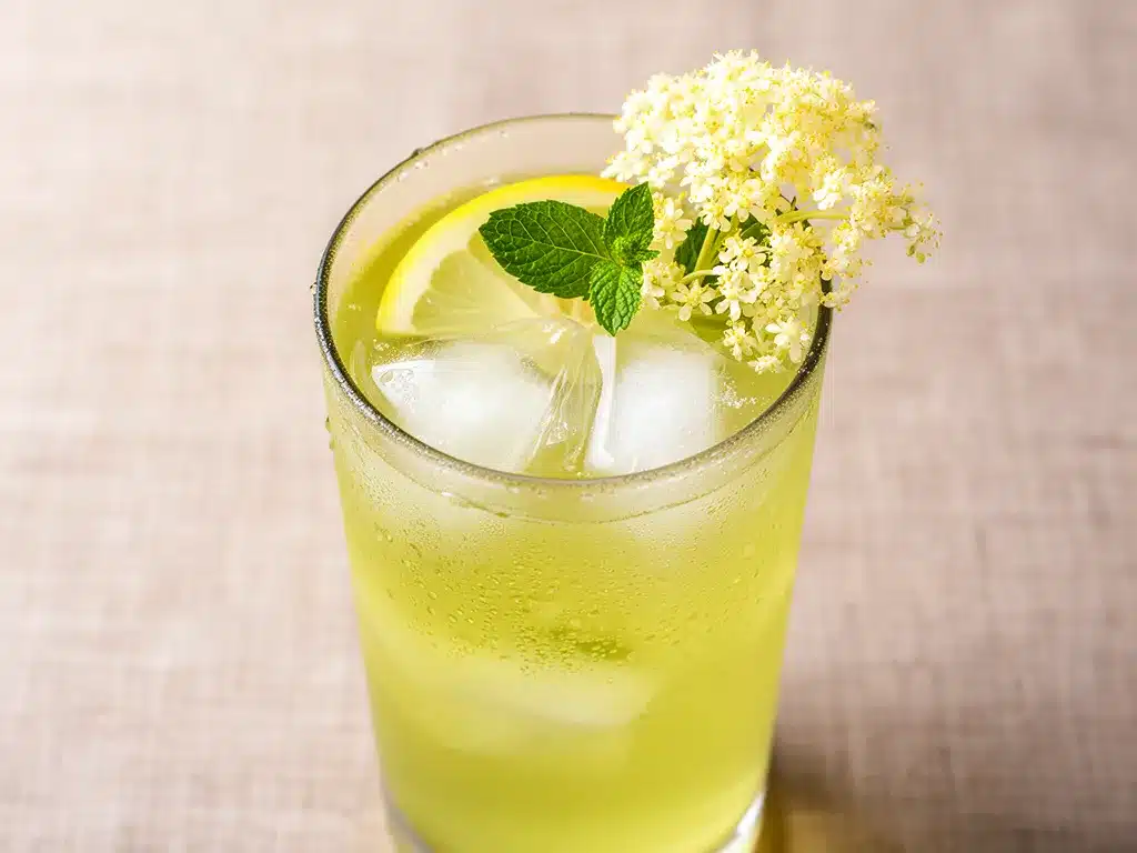Holunderblüten-Limonade: 5 Einfache Schritte für Erfrischung 4 Holunderblüten-Limonade preparation steps